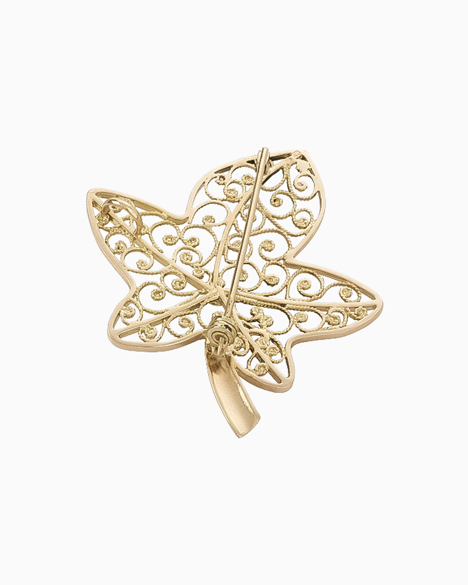 Medalha e Alfinete Folha de Plátano Filigrana Ouro 19,2Kt traz Medalha e Alfinete Folha de Plátano Filigrana Ouro 19,2Kt traz