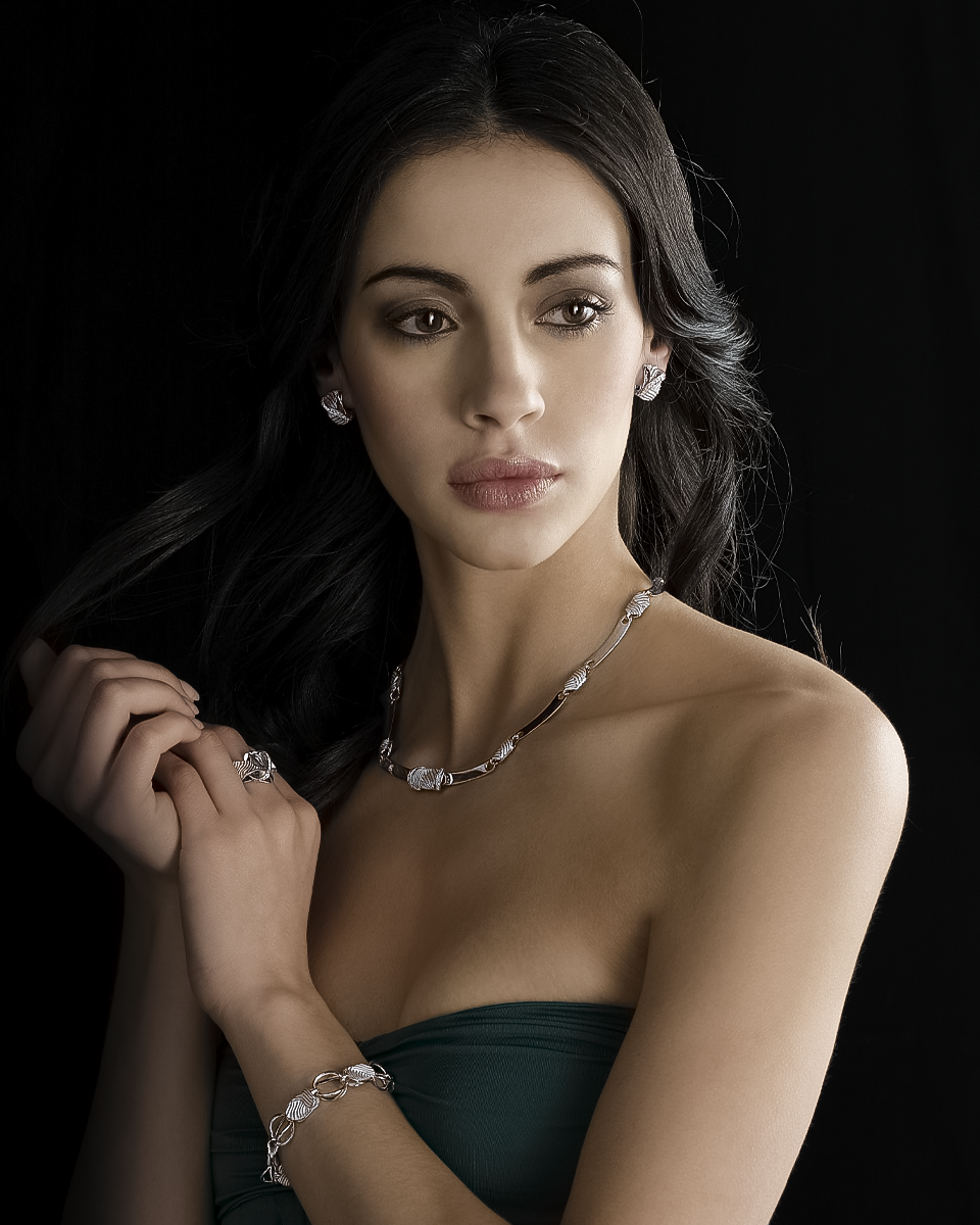 Brincos Correntes Marítimas Ouro Branco 19,2Kt com Diamantes | PEDRO ALVES frente Brincos Correntes Marítimas Ouro Branco 19,2Kt com Diamantes | PEDRO ALVES frente