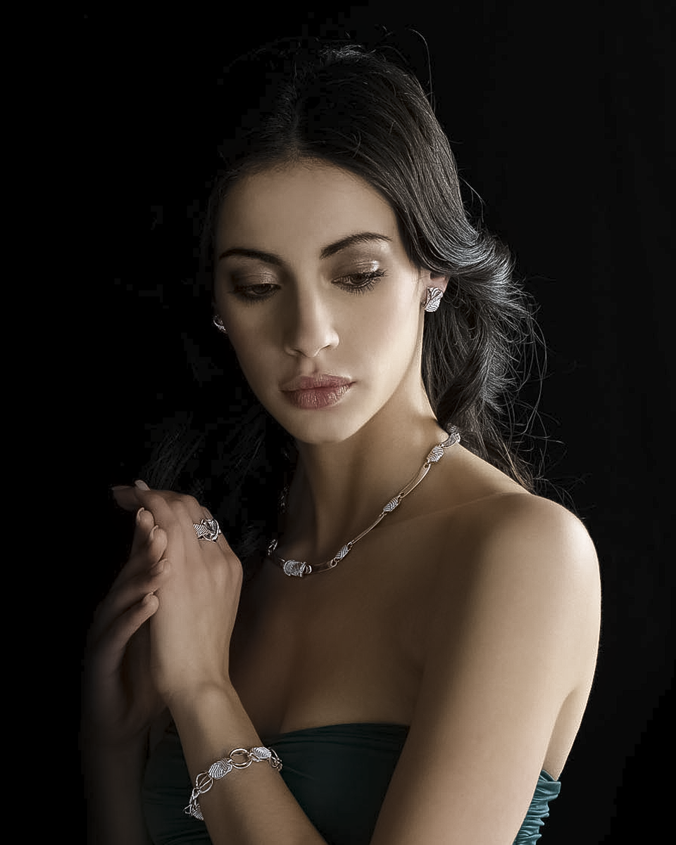 Brincos Correntes Marítimas Ouro Branco 19,2Kt com Diamantes | PEDRO ALVES lado Brincos Correntes Marítimas Ouro Branco 19,2Kt com Diamantes | PEDRO ALVES lado