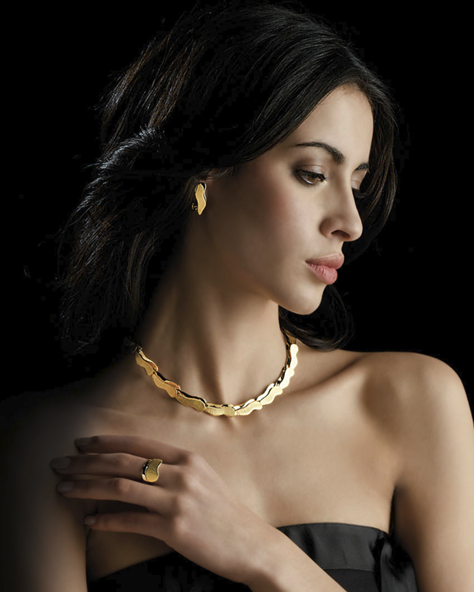 Colar Ouro 19,2Kt Design Ondas modelo frente Colar Ouro 19,2Kt Design Ondas modelo frente