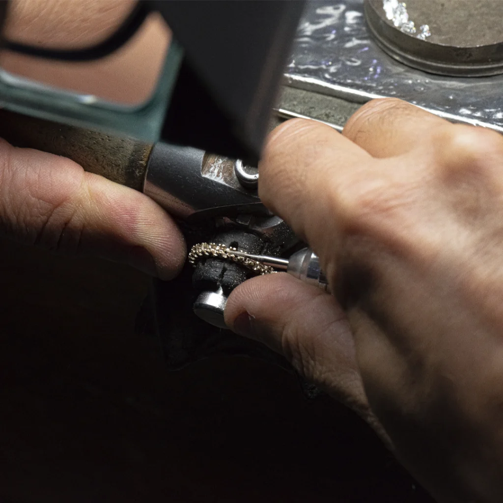 Produçao cravação anel