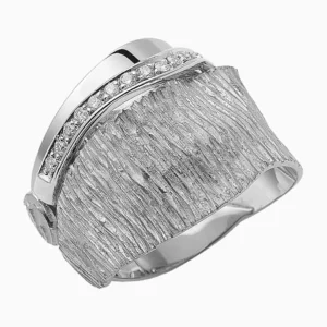 Anel Ouro 19,2Kt com textura raiada e Diamantes | PEDRO ALVES branco